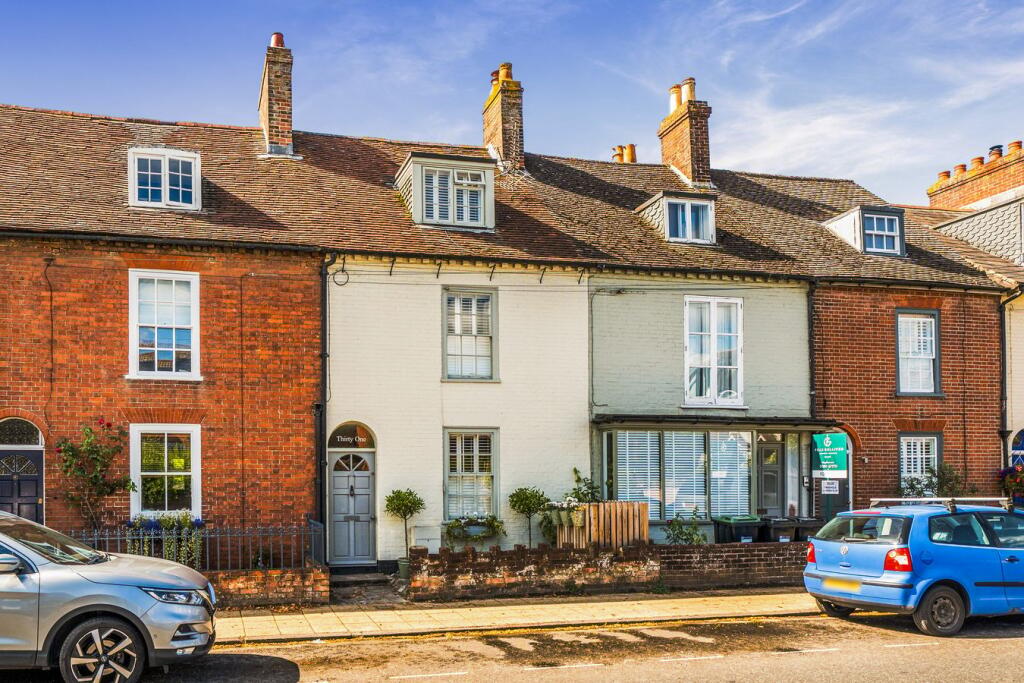 Main image of property: Southampton Road, Lymington, SO41