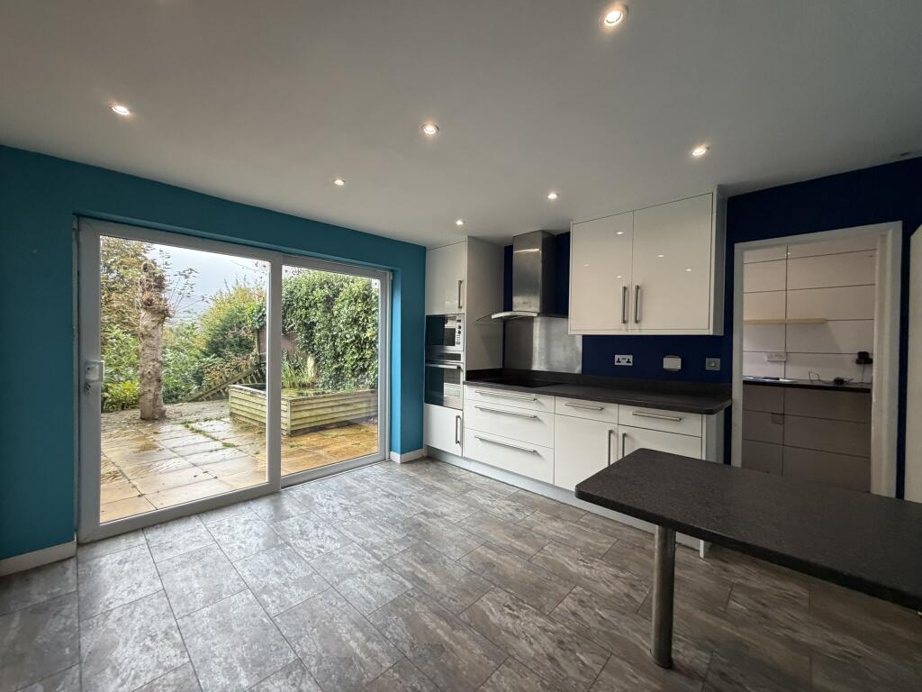 Wakefield Road, Heyrod, Stalybridge photo 5