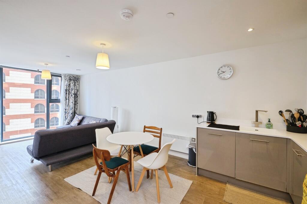 Apartment in Birmingham, West Midlands - View 3