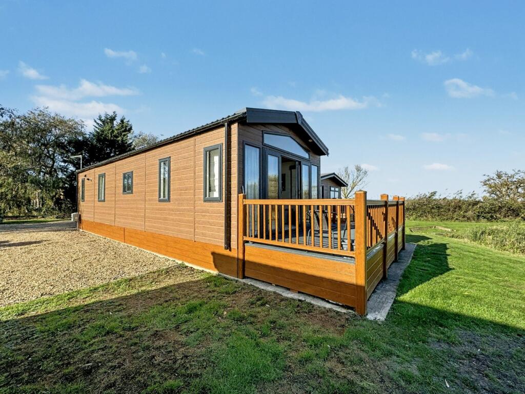 2-bed caravan on Bedford Bank, Welney, Wisbech, PE14, £109,995