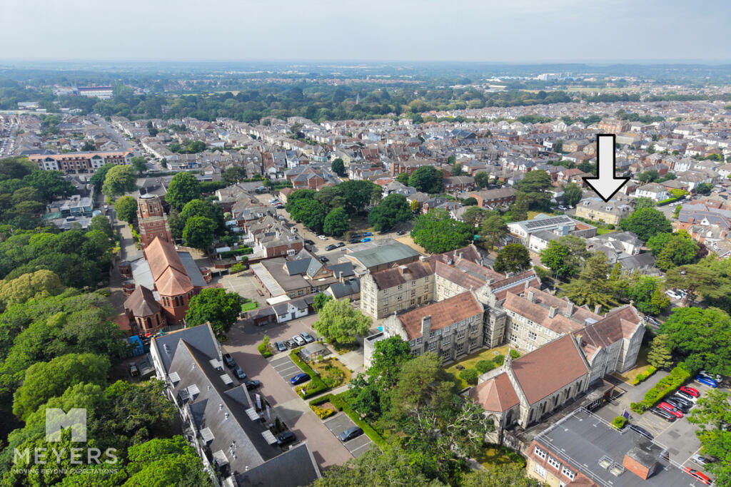 Apartment in Christchurch, Pokesdown, Bournemouth - More