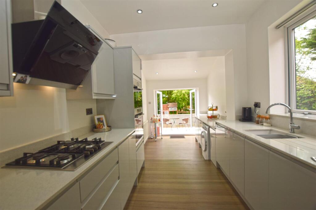 Conway Close, Alkrington, Middleton photo 4