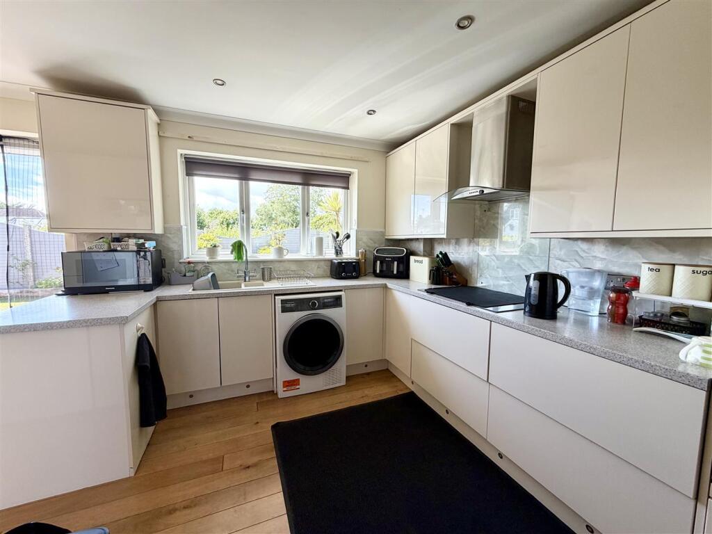 Egdon Court, Upton photo 5