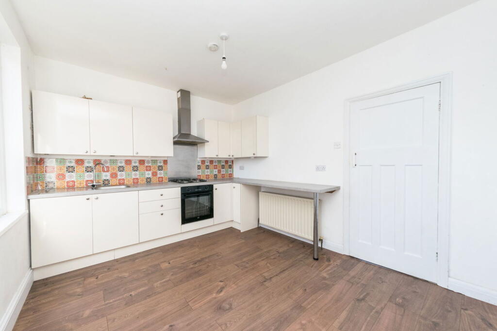 Crescent, Kirkburton, Huddersfield, HD8 photo 2