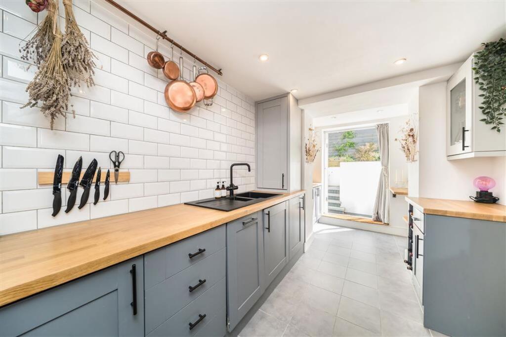 Clapham Common South Side, Clapham - View 4