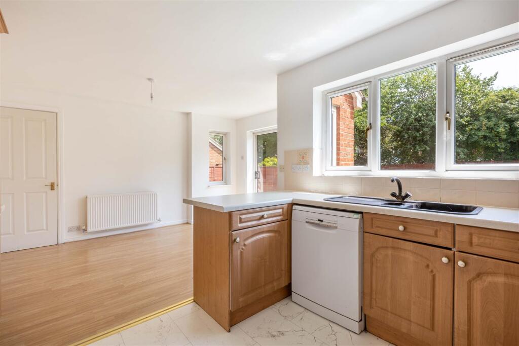 House in Solihull, Dickens Heath - View 5