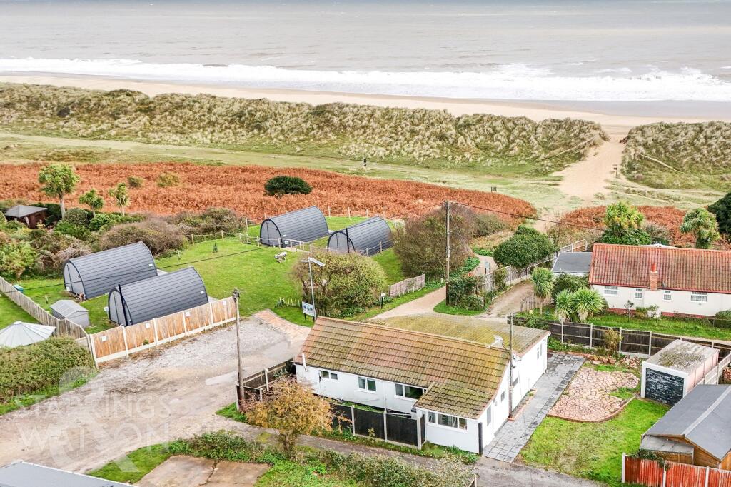 3-bed bungalow on Four Acres Estate, Hemsby, Great Yarmouth, £230,000
