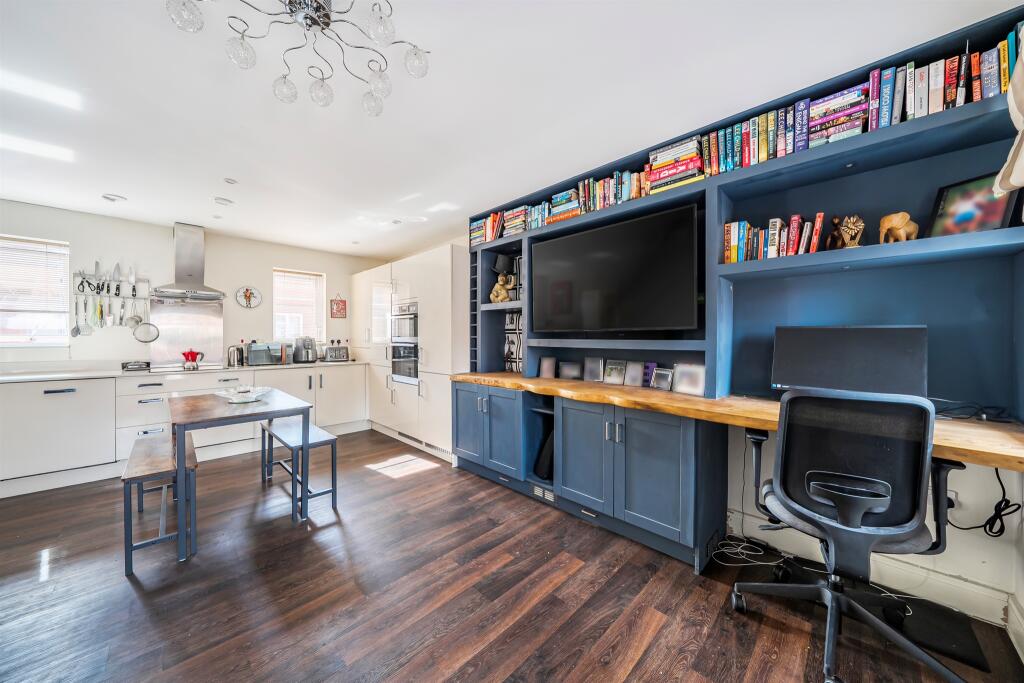 Apartment in Maidenhead, St Marks - View 4