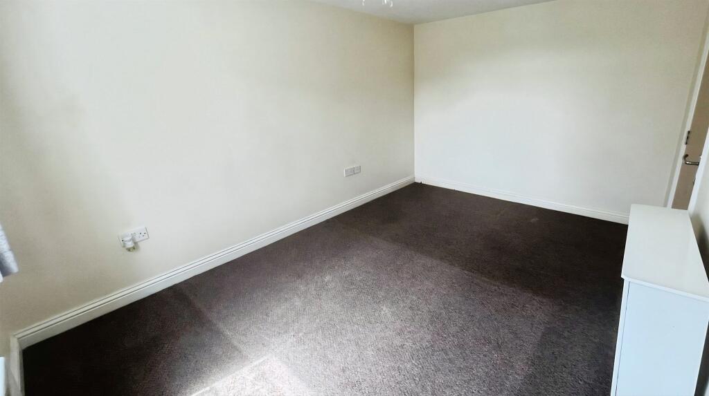 Apartment in Northampton - View 5