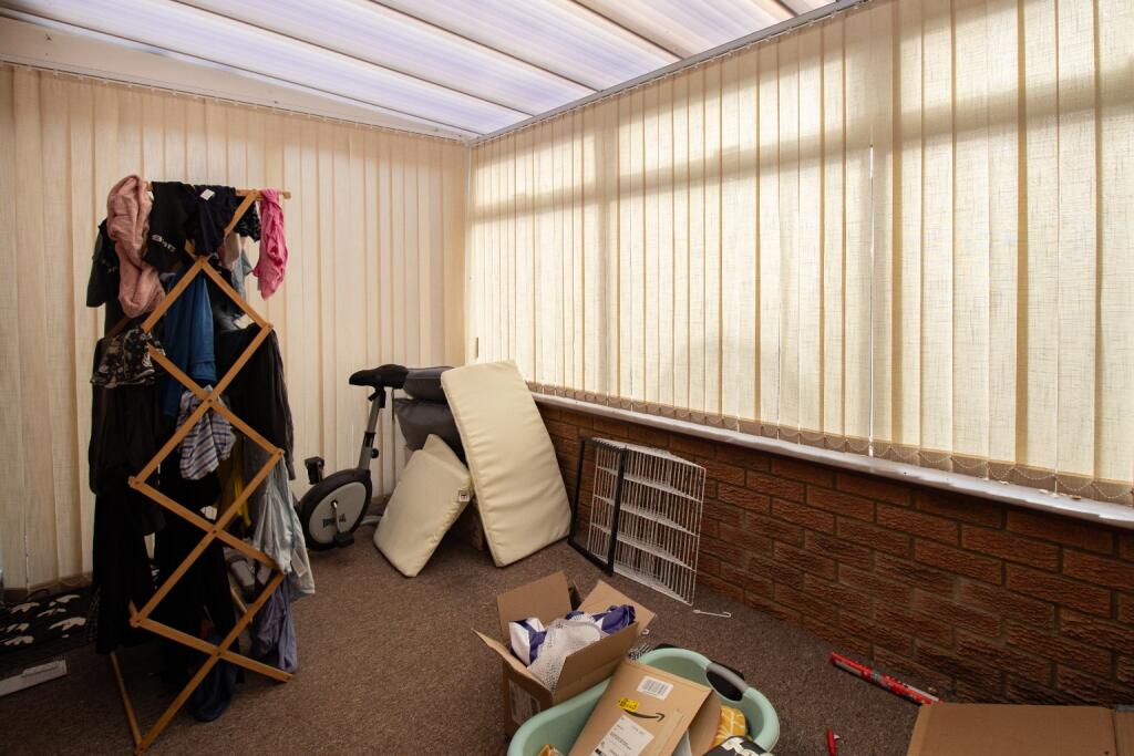 House in King's Lynn and West Norfolk, Dersingham - More