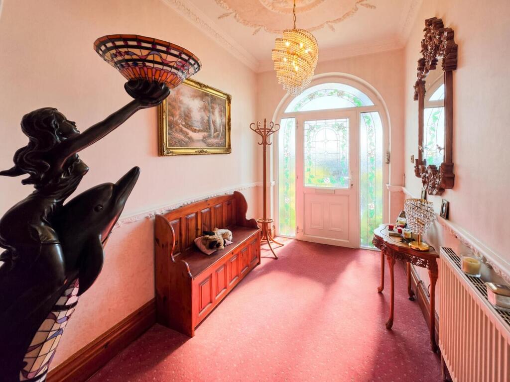 House in Southend-on-Sea - More