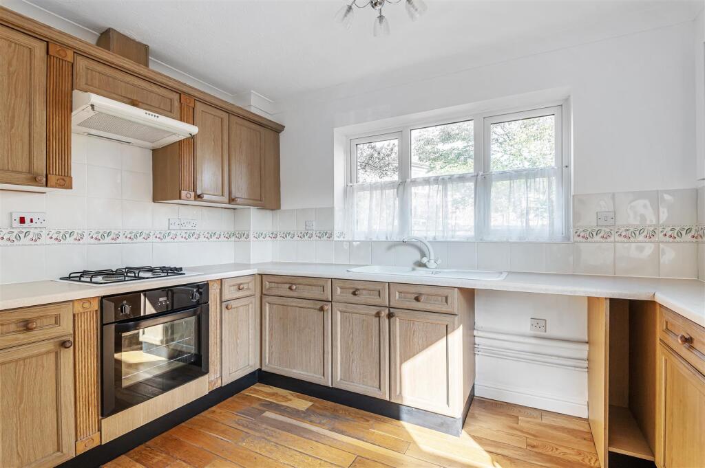 Stag Close, Henfield, West Sussex photo 4