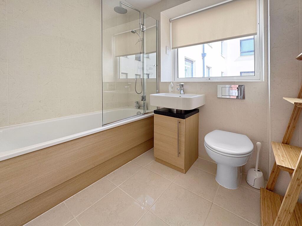 Apartment in Cowes, Isle of Wight - More