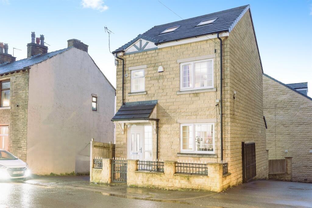 Main image of property: Lingwood Gardens, Bradford, BD8