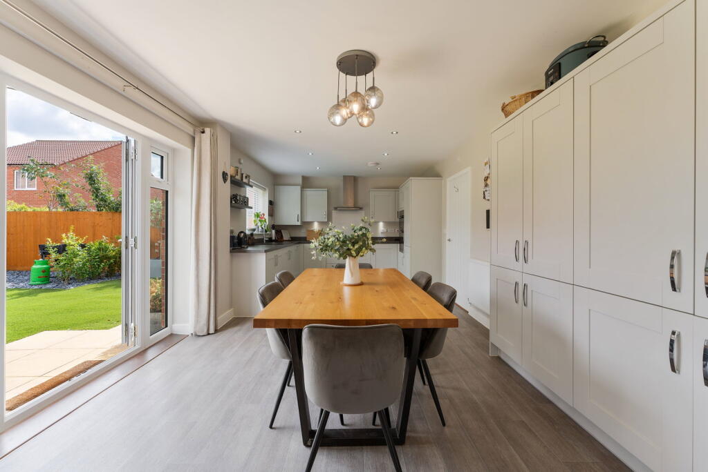 House in West Lindsey, Saxilby, Saxilby with Ingleby CP - More