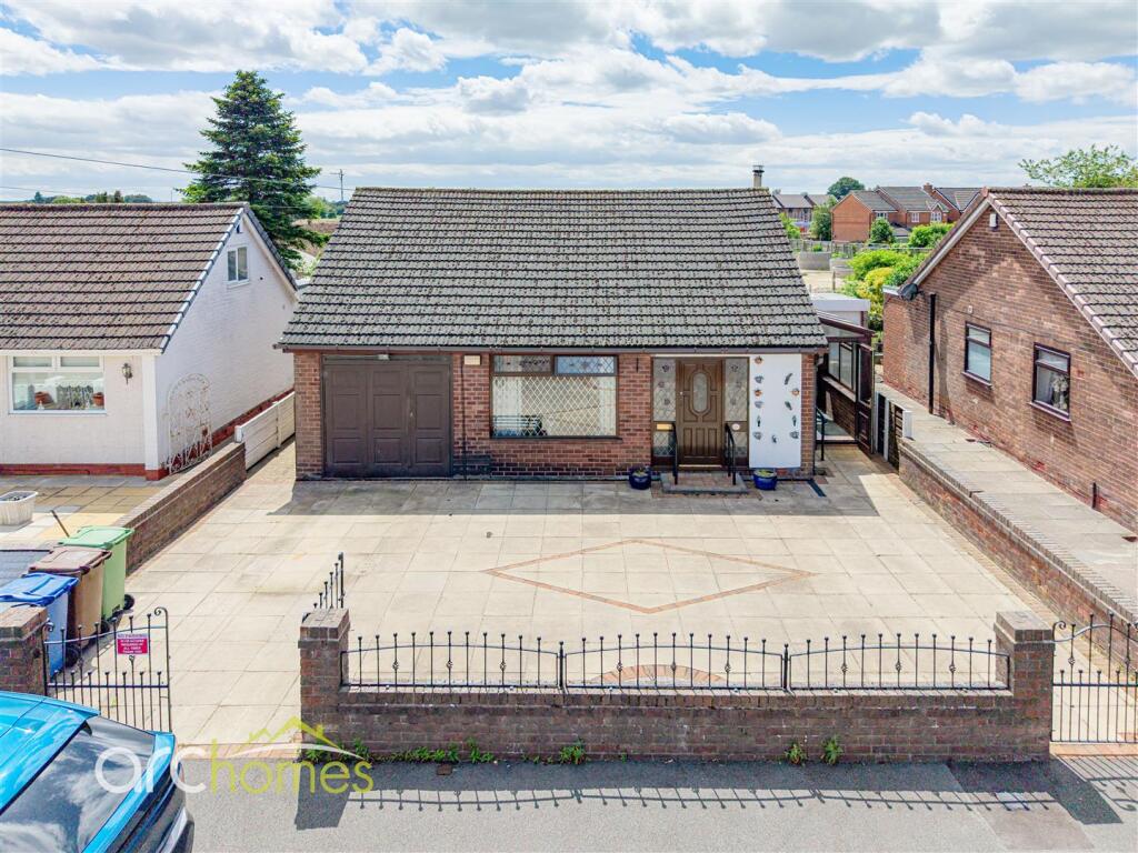 3-bed detached on Bettison Avenue, Leigh, £250,000