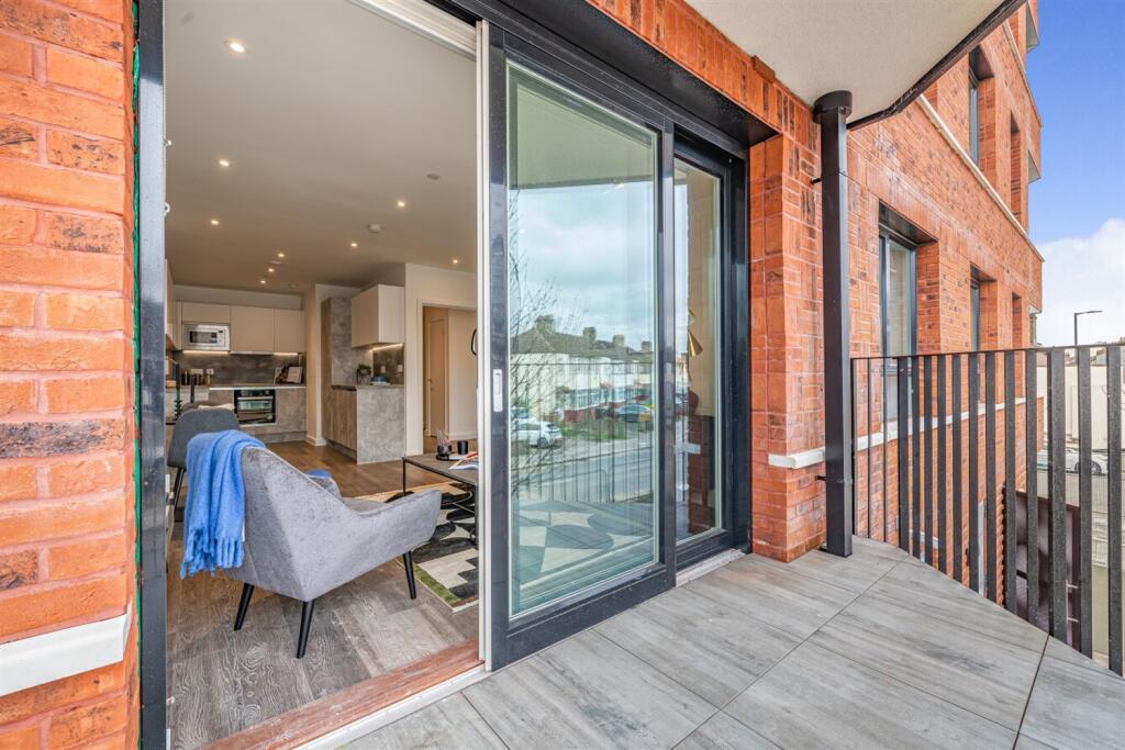 Apartment in Enfield - View 2