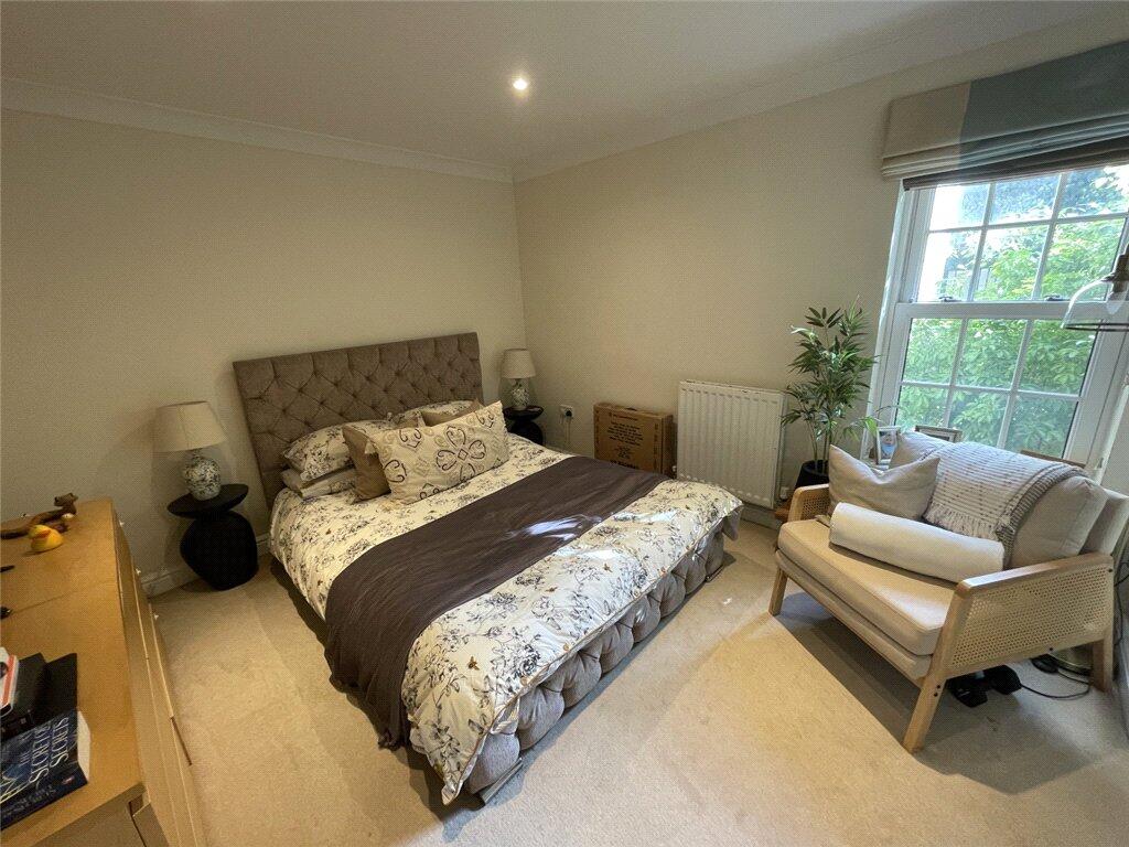 Apartment in Swindon - More