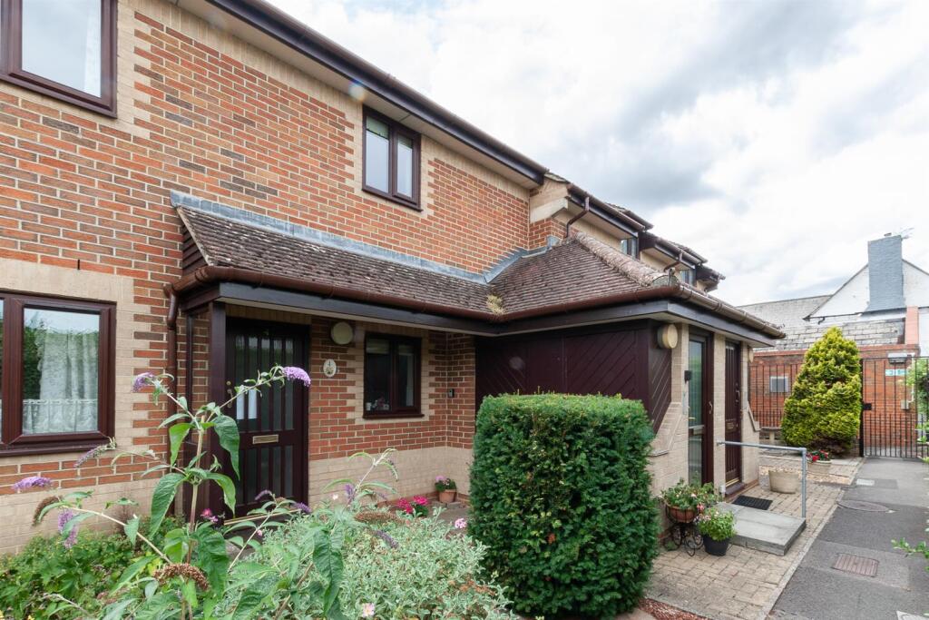 2-bed other on The Mulberrys, Royal Wootton Bassett, Swindon, £170,000