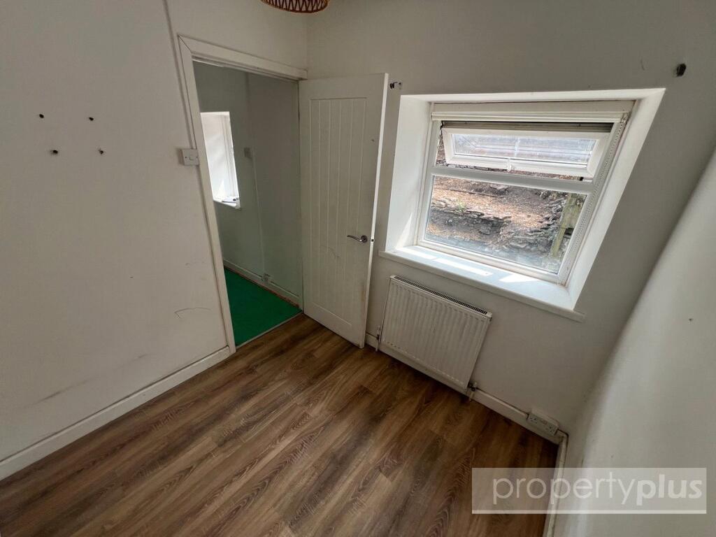 House in Rhondda Cynon Taff, Pen-y-graig - View 6