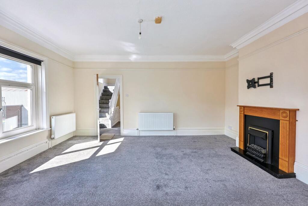Apartment in Newport, Maindee - View 5