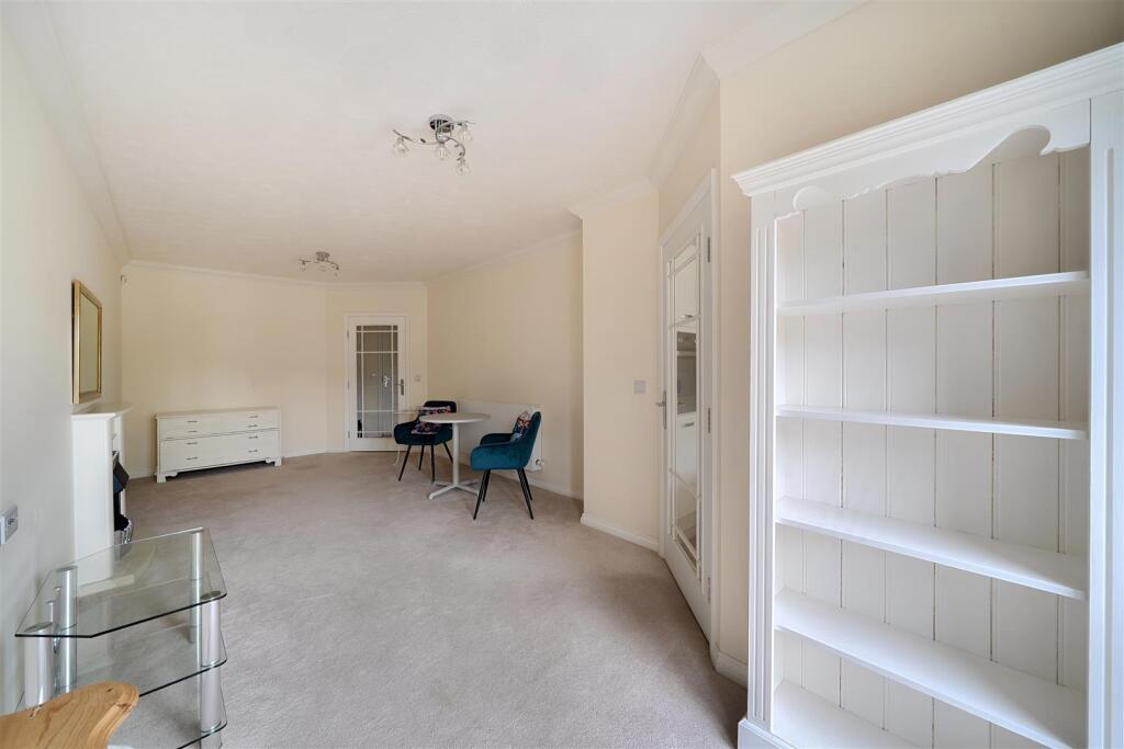 Apartment in Kingston upon Thames - More