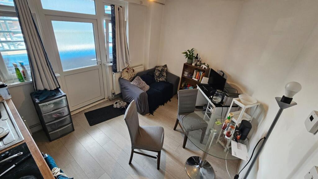 Main image of property: Tower Bridge road, 2 Bedroom Flat