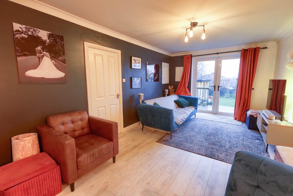 Banksfield Avenue, Yeadon, LS19 photo 4