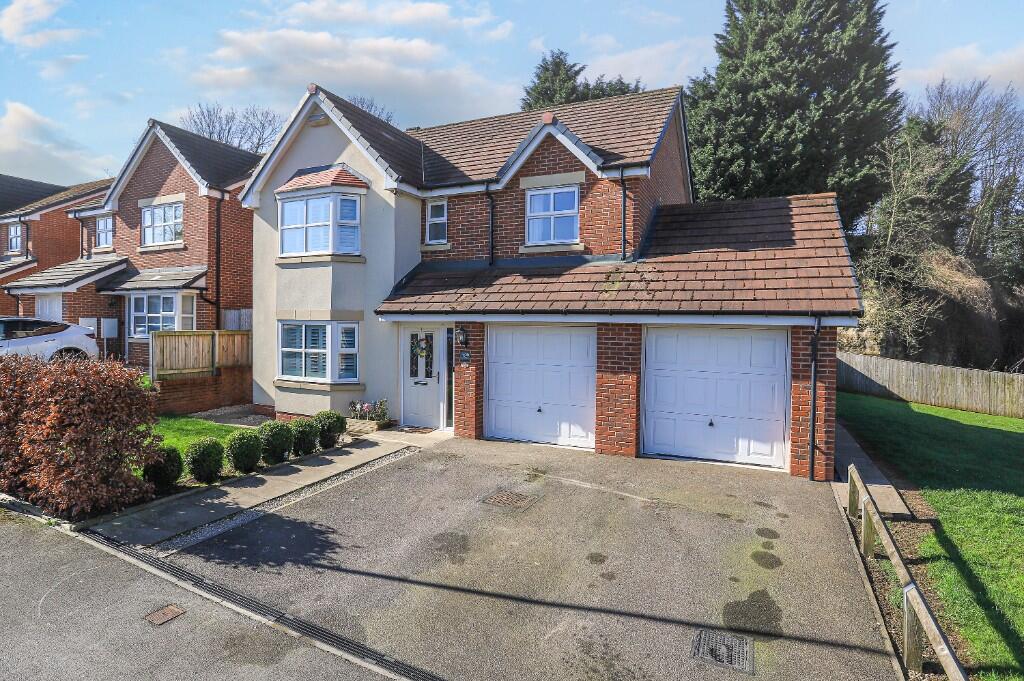 4-bed detached on 20, Mapplewell Road, £350,000