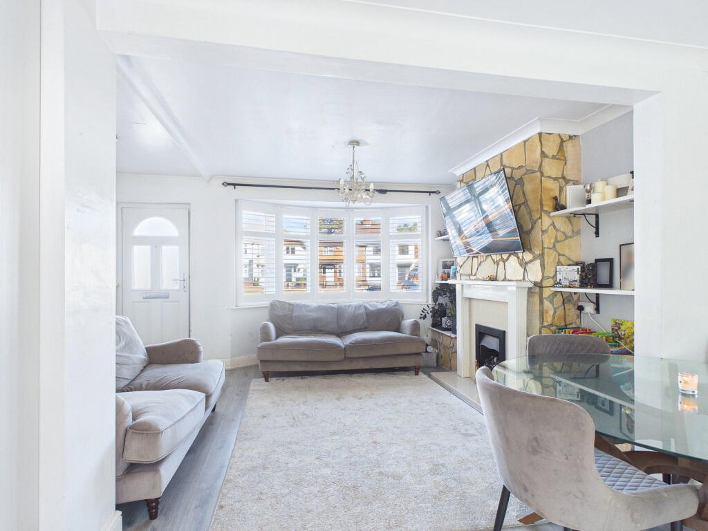 House in Watford, Kingswood - View 5