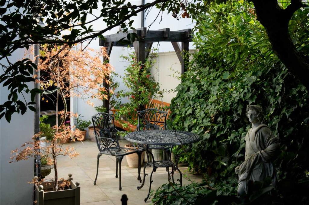 Apartment in London - View 2