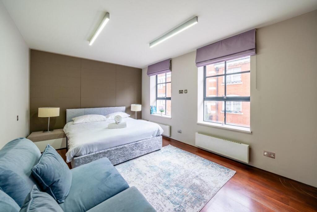 4 bedroom mews property for rent