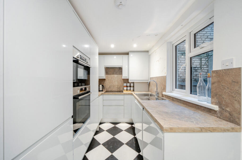 Apartment in London - View 5