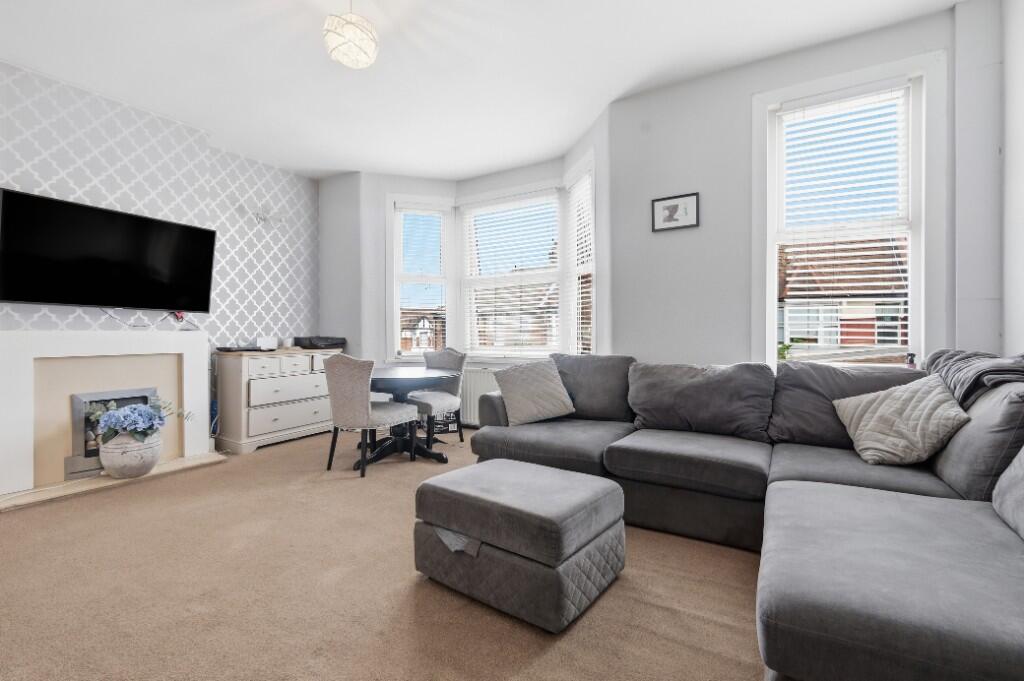 Pulteney Road, London, E18 photo 3
