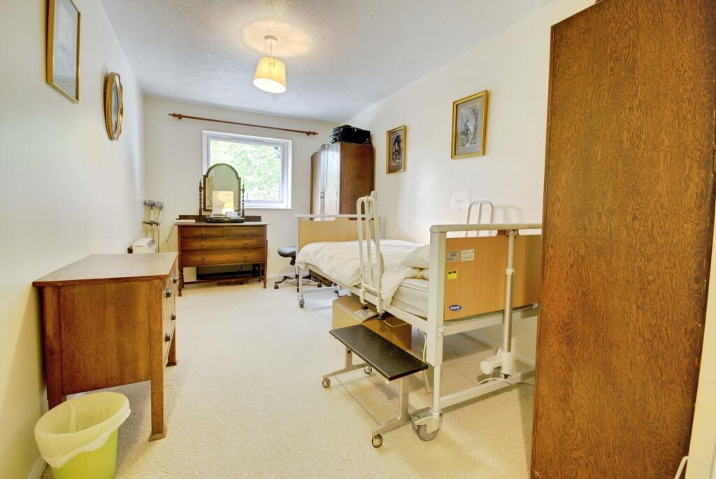 Apartment in Watford - View 5