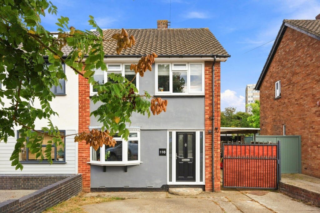 House in Southend-on-Sea - More