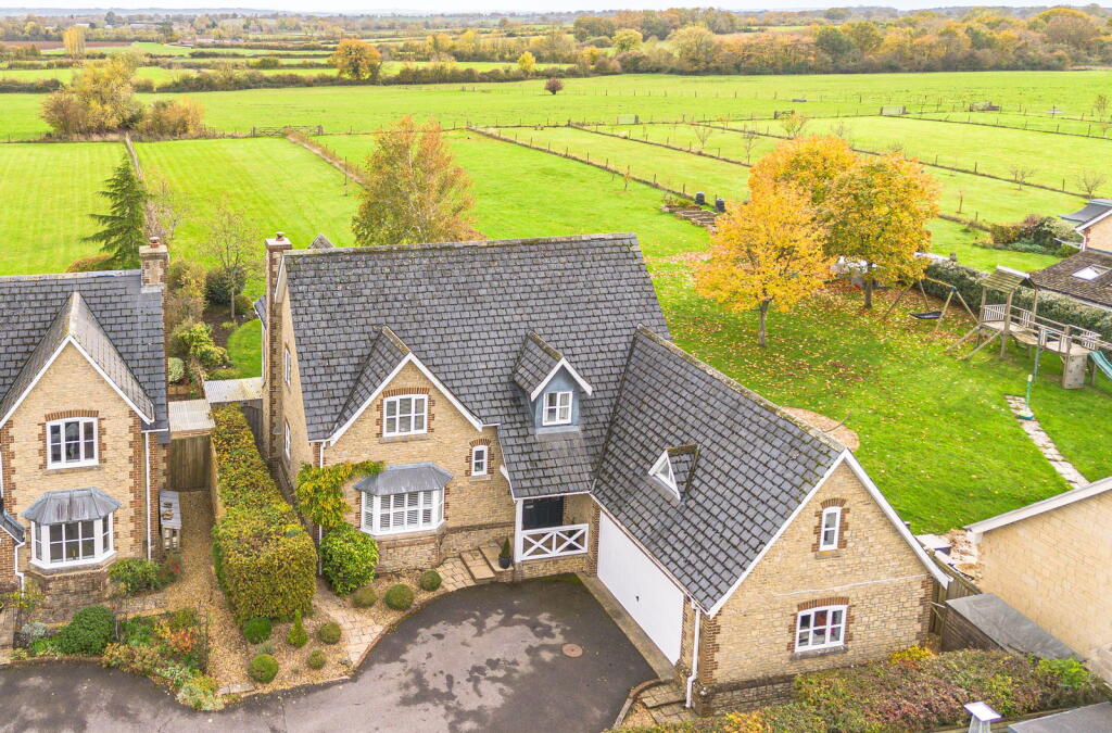 Main image of property: The Hawthorns, Common Road, Malmesbury