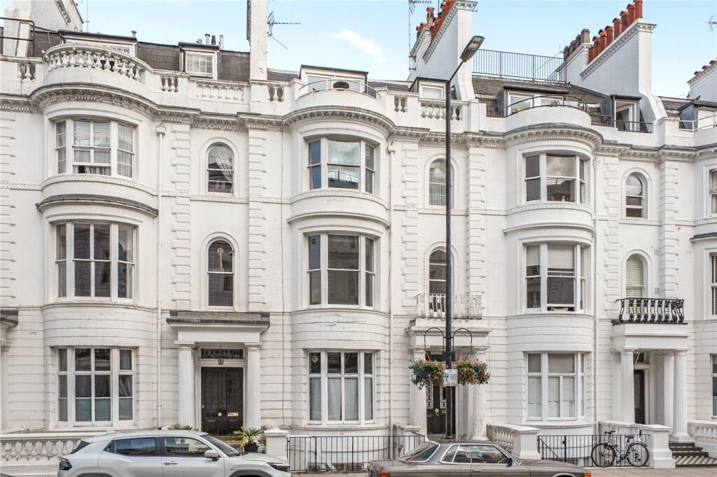 2-bed flat on Gloucester Terrace, London, W2, £775,000