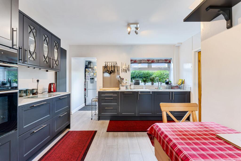 Hayes Crescent, Frodsham, WA6 photo 3