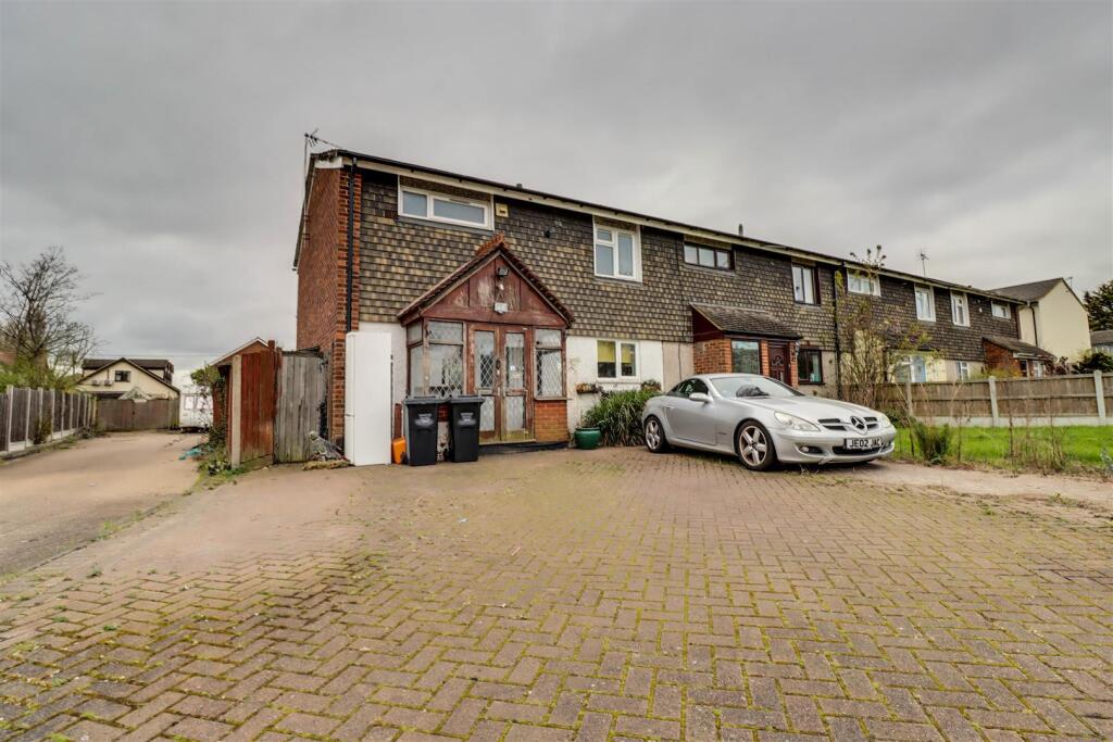 Main image of property: Lapwing Road, Wickford