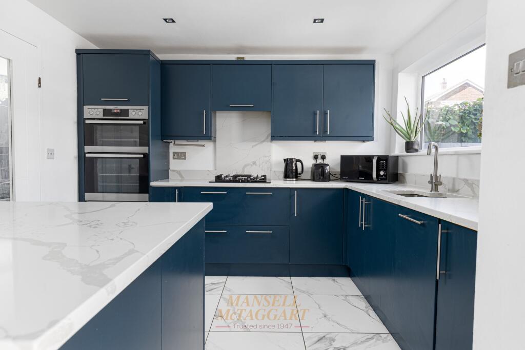 House in East Grinstead, North End - View 5