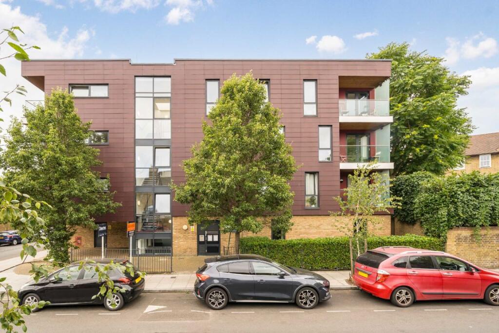 Main image of property: Annabel Close, Canaryu Wharf