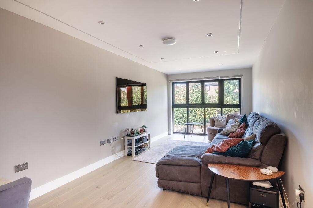 Apartment in Croydon - View 5