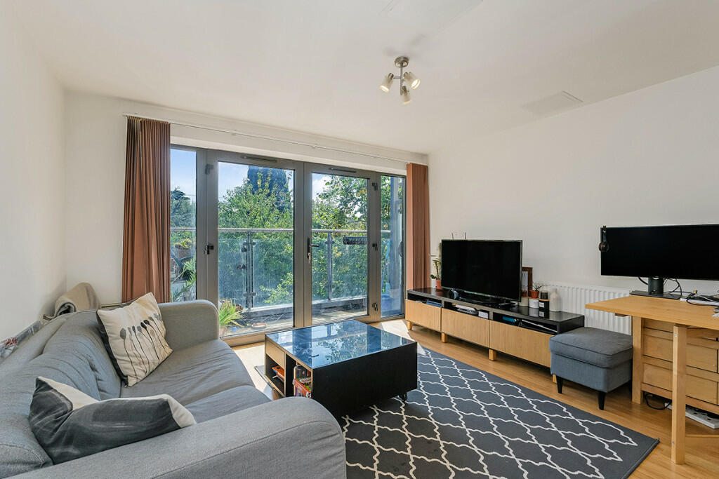 Buckingham Road, London, E10 photo 2