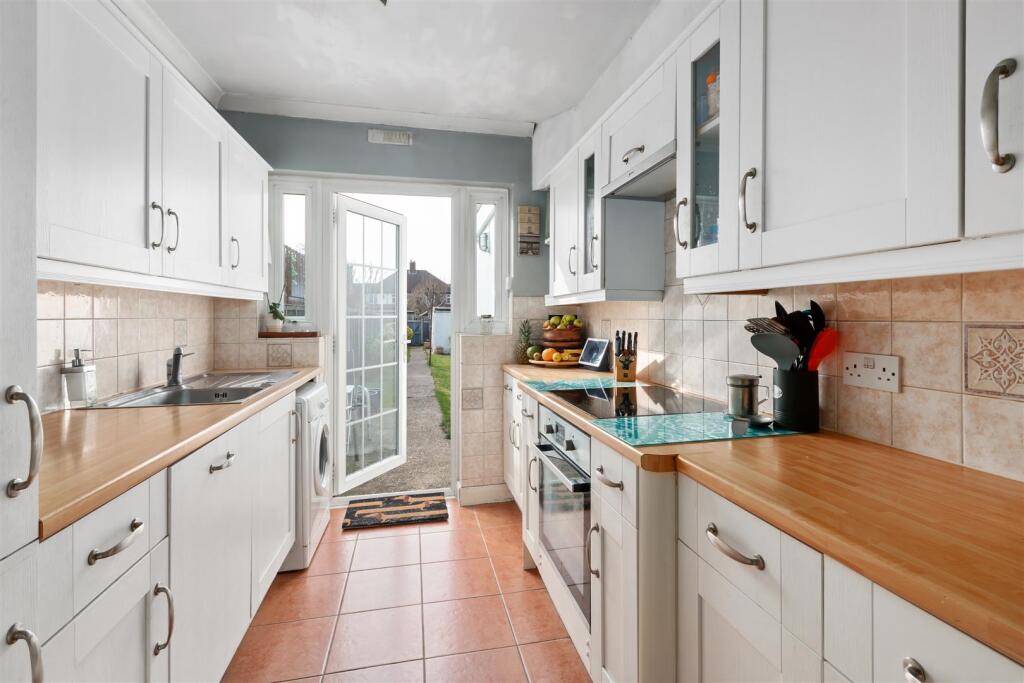 House in Sutton - View 4