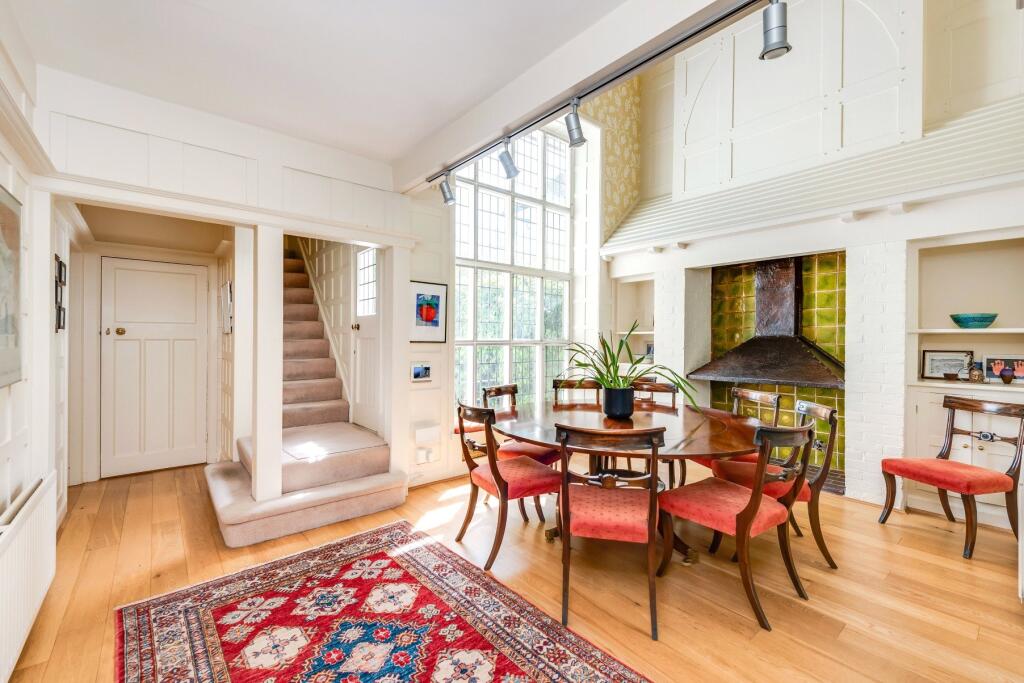 Main image of property: Meadway Gate, Hampstead Garden Suburb, NW11