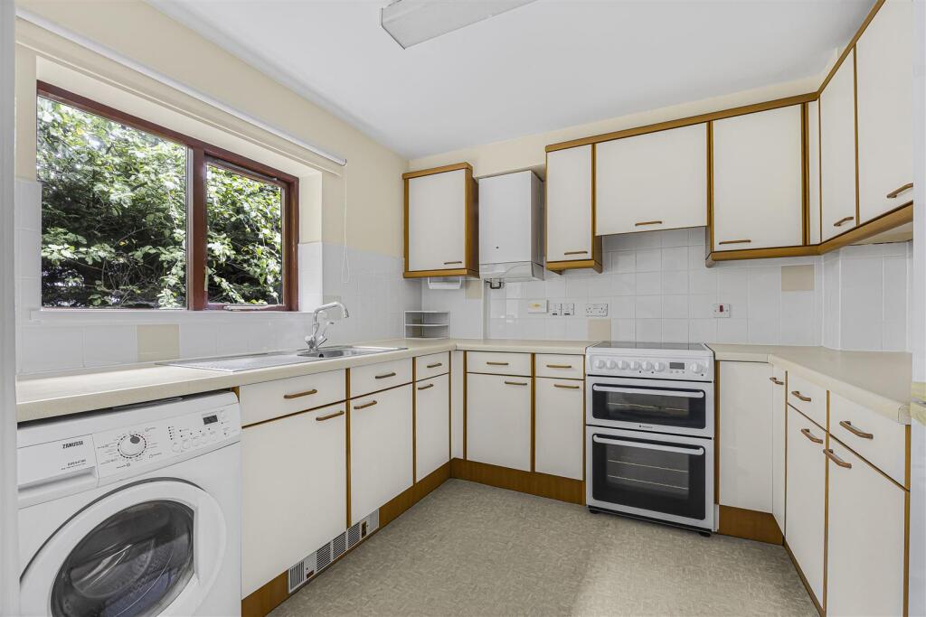 Emmbrook Court, Reading - View 4