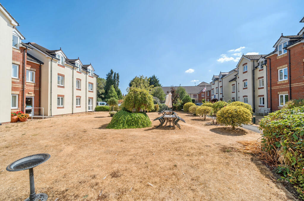 Apartment in East Hampshire, Newtown, Alton - More