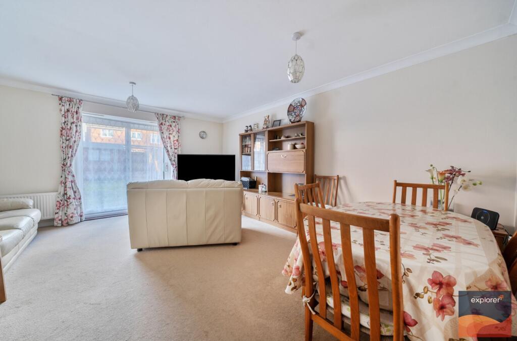 Forfield Drive, Beggarwood, RG22 photo 3