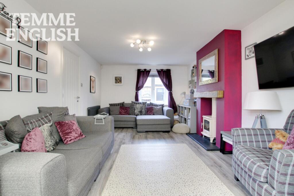 House in Basildon, Wickford - More